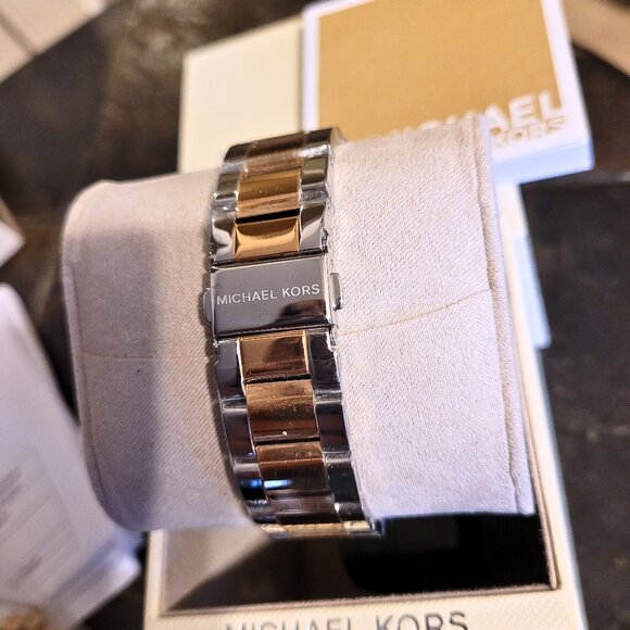 Michael Kors Women's MK6136 Bryn Rose Gold Blue Dial Watch - Picture 5 of 6